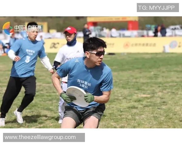 广州飞盘队在极限运动联赛中的团队协作表现分析与点评