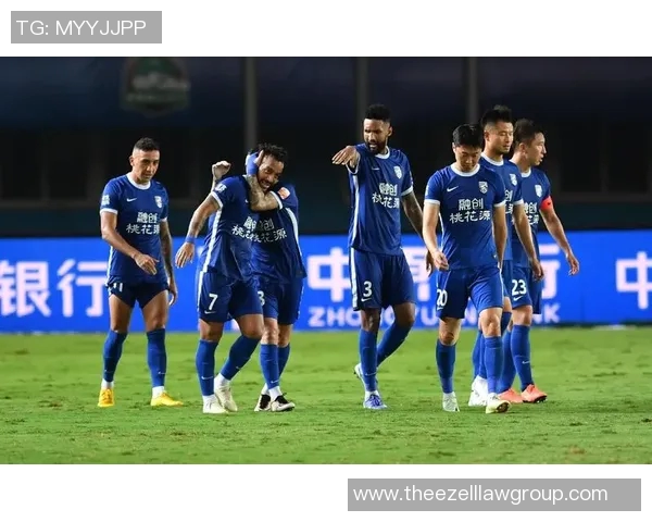 武汉足球队以87分领跑精英赛积分榜展现强大实力